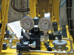 Enerpac | Hydraulic Pressure Gauge, 4.0 in. Face, Lower Mount, Glycerine Filled, 10,000 maximum psi | G4088L