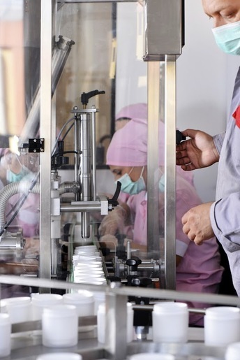 Pharmaceutical production line highlighting Hydraulic Supply Company's hydraulic solutions for the industry